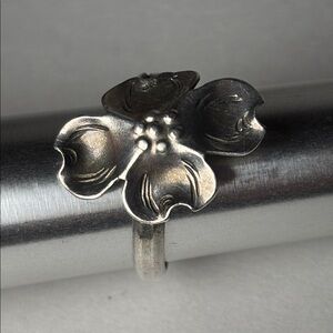 Vintage Silver Tone Floral Flower Shaped Statement Cocktail Ring Size 5